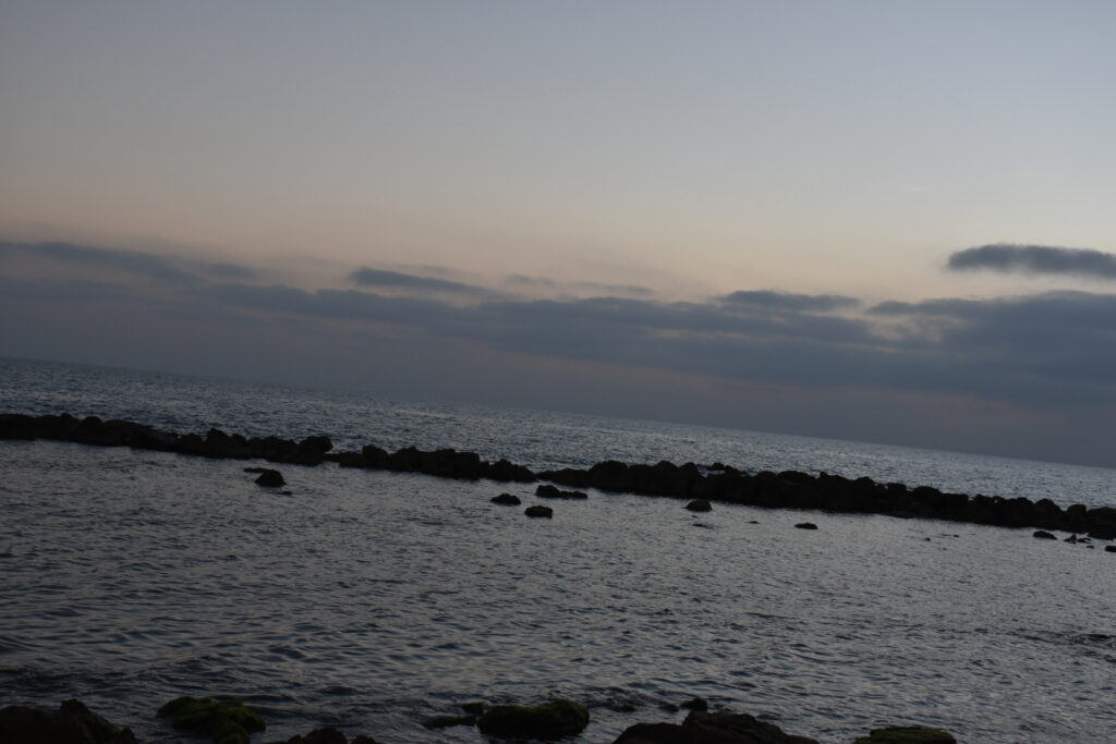 Scogli e Mare al Tramonto