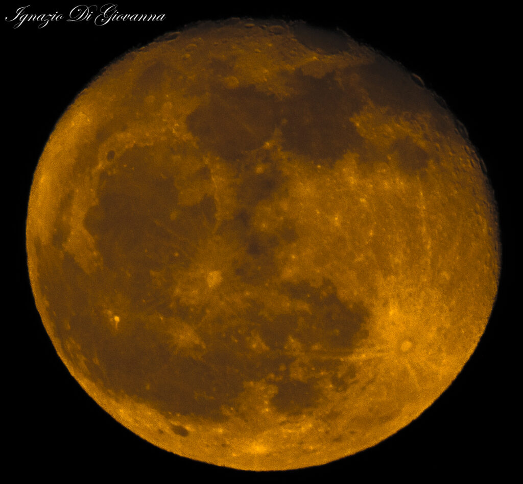 La luna dorata