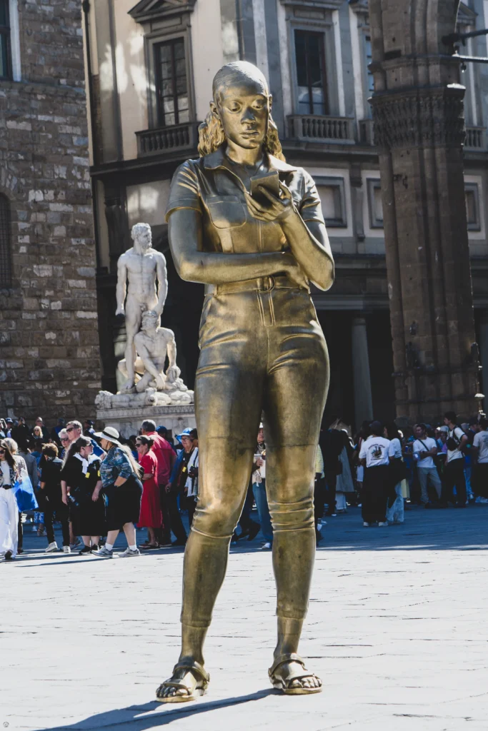 Scultura contemporanea tra antiche pietre